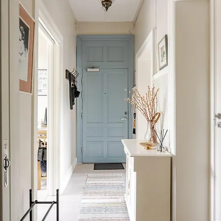 Classic With Balconies شقة *