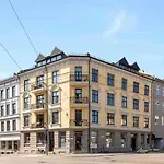 아파트 Classic With Balconies *