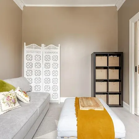 Apartment Classic With Balconies