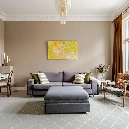 Classic With Balconies Apartment *